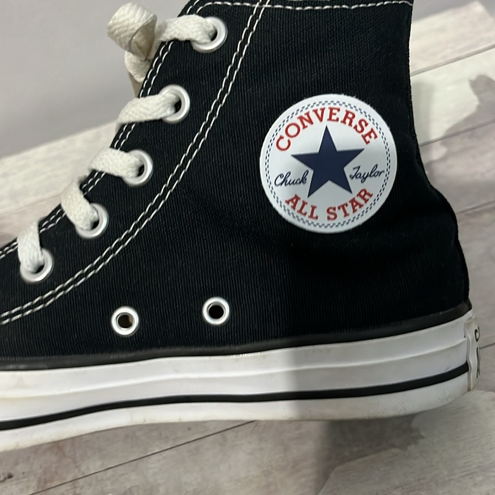 Converse - Picture 2 of 4